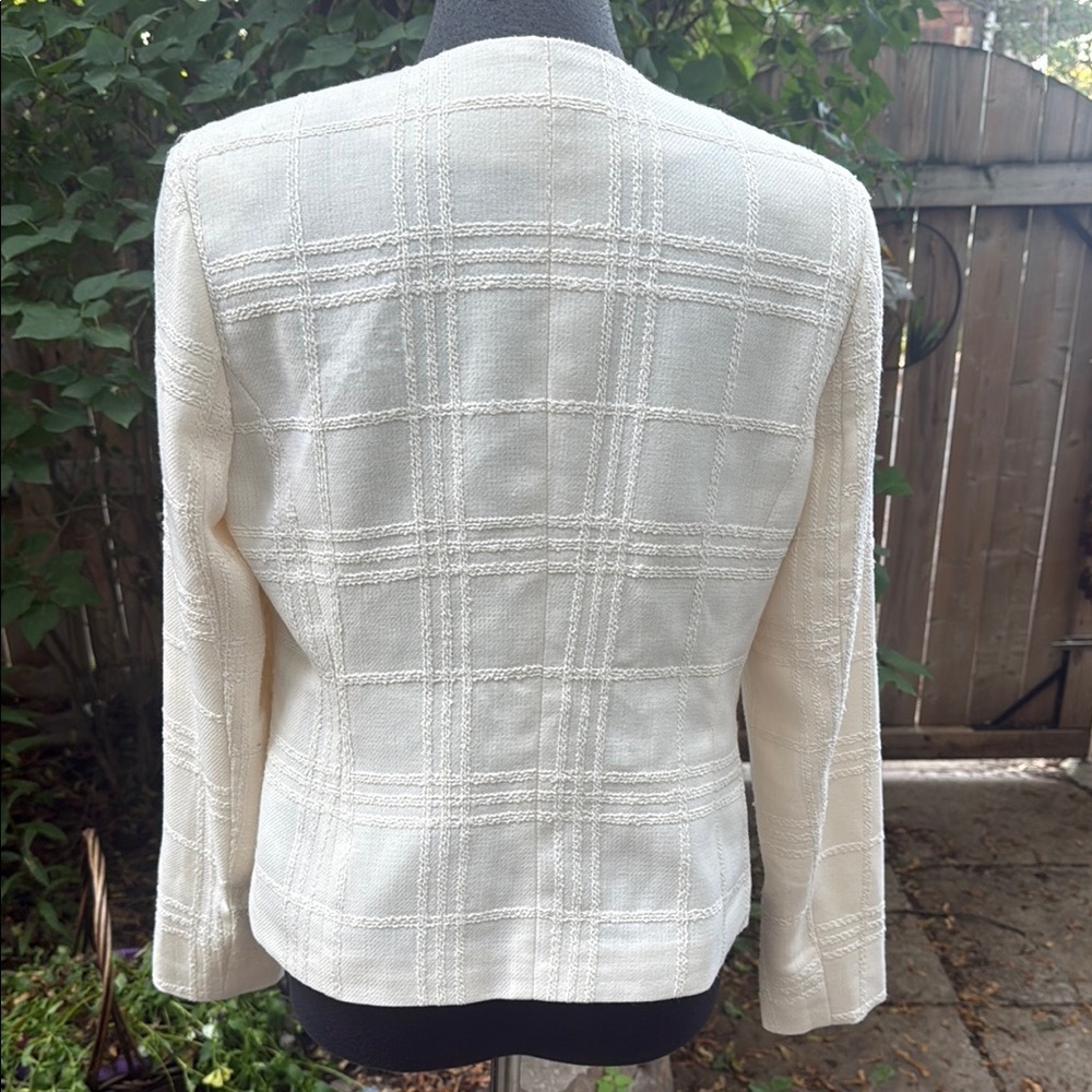 Suzy Shier White Blazer with Gold Buttons. Size Medium - Picture 4 of 8